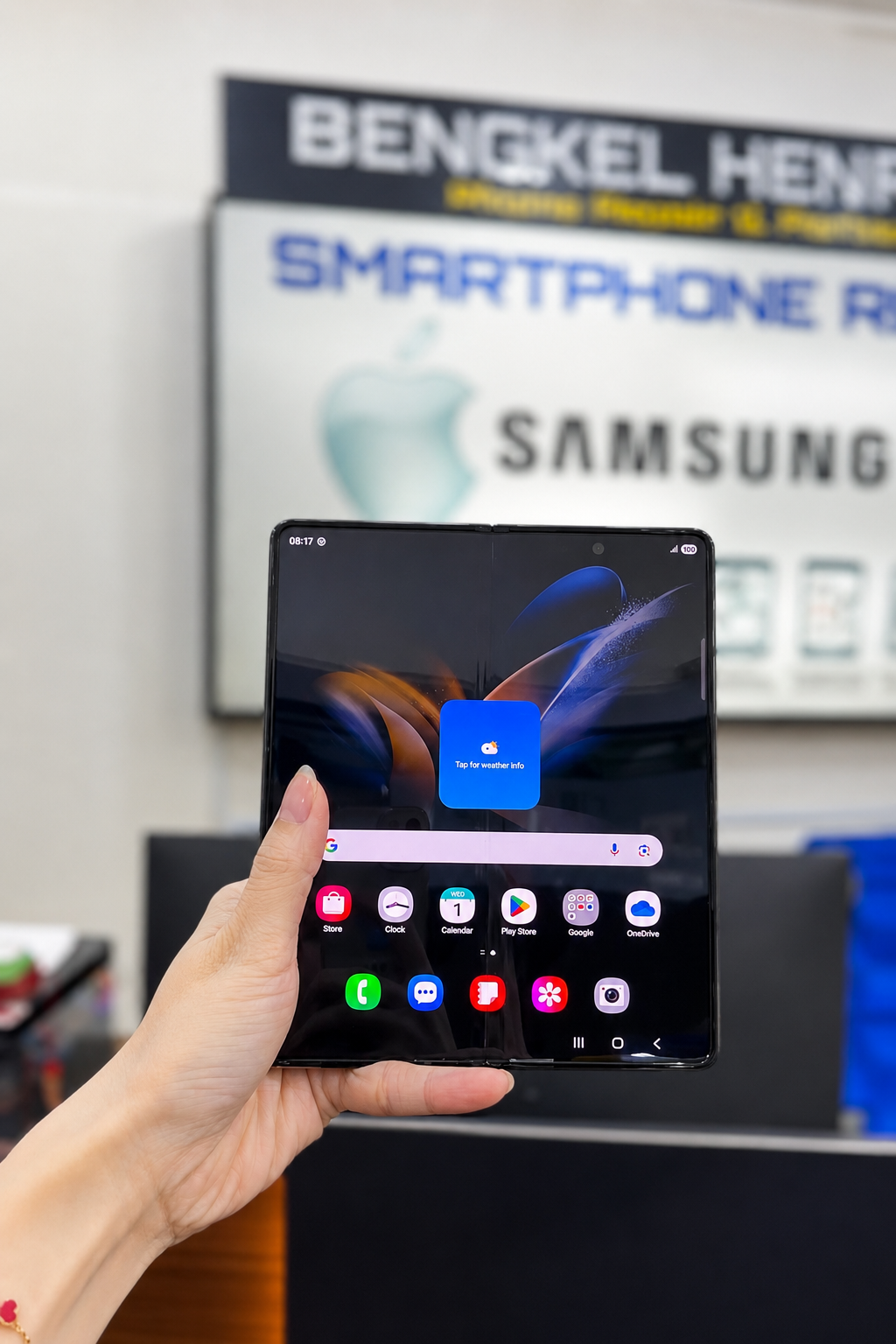 Hasil layar Samsung Z Fold setelah proses perbaikan selesai
